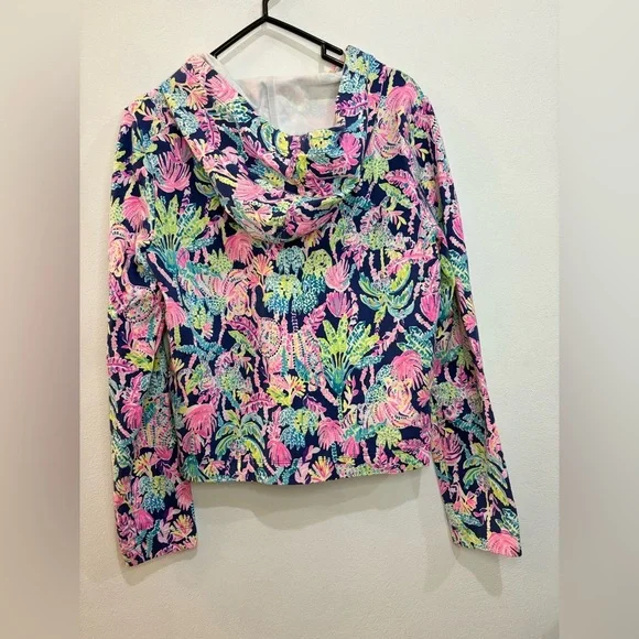 Lilly Pulitzer Pryce Cropped Hoodie size Small
Oyster Bay Navy Seen & Herd NWOT - Picture 3 of 8